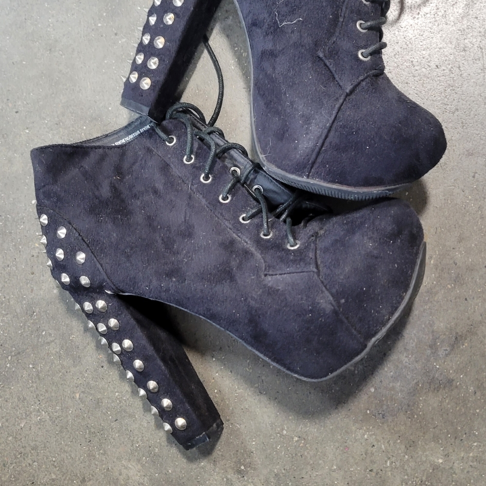Club Couture Super High Heels Rivetted Lace up Ankle Boots Size 7 Spiked Spikes